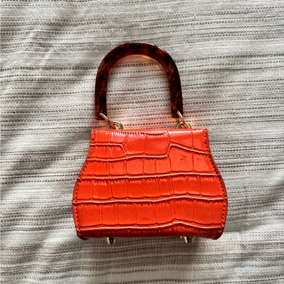 Orange Croc-Embossed Handbag with Resin Tortoise Handle & Removable Gold Chain - Picture 6 of 7